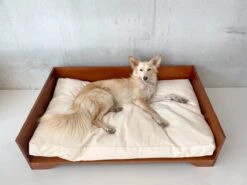 STUDIO ANIMAUX Hondenmand Met Katoenen Kussen (maat L) | 119 X 76,5 Cm | Hondenbed | Hondensofa | Hondenbank | Hout | Bruin -PetSafe Huisdieren Verkoopwinkel 1200x899 1
